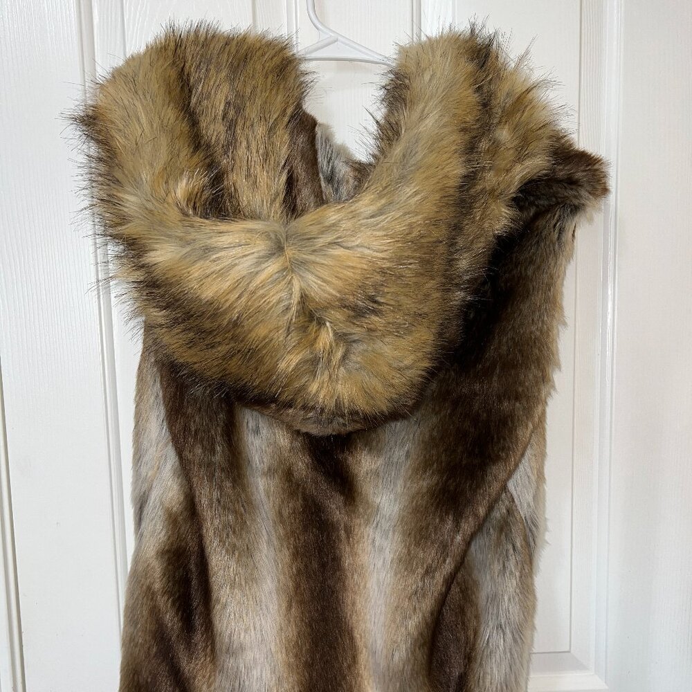Avant Garde MEN'S FAUX FUR VEST with Giant Fur Hood NEW! Size Medium Ret. $500